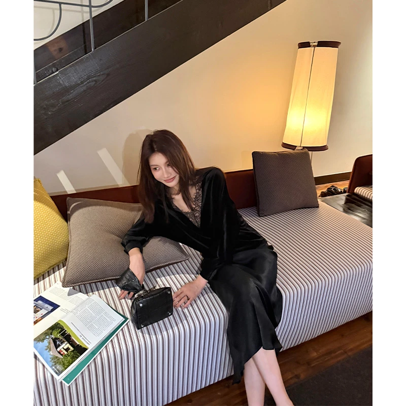 【ALONE SAVOR】龍喜儿绣夜 早秋法式轻奢蕾丝拼接小衫T094