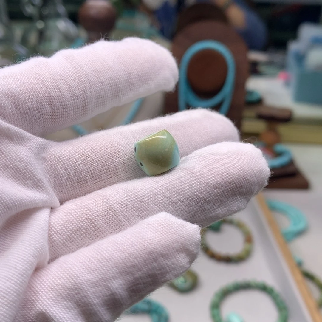 绿松石配饰未镶嵌