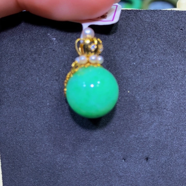 翡翠18K金镶嵌颈饰翡翠