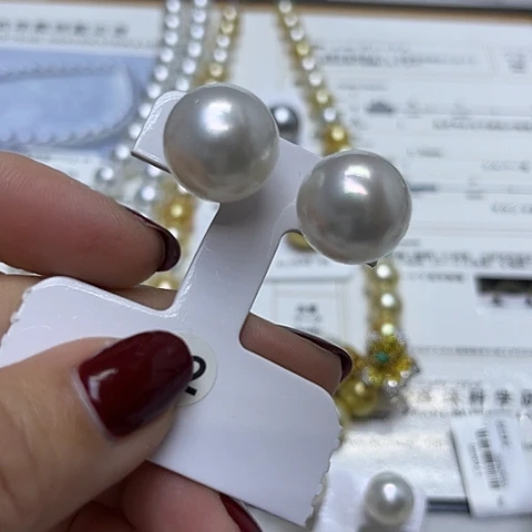 耳饰18K金镶嵌海水珍珠