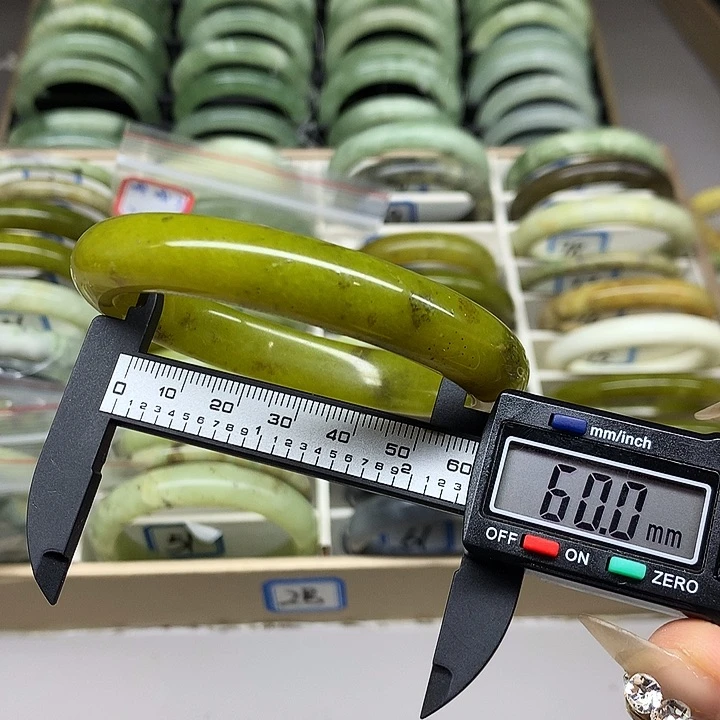 未镶嵌蛇纹石玉手镯68