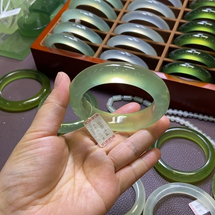 蛇纹石玉未镶嵌手镯54
