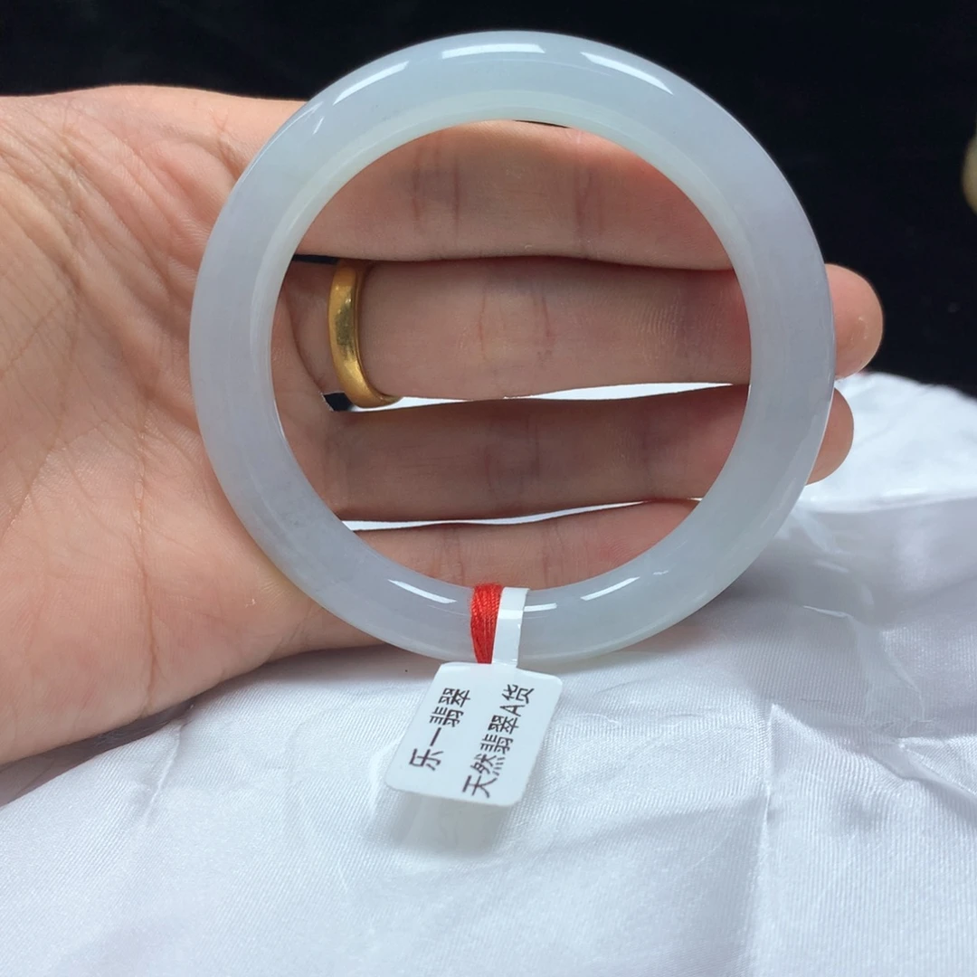 翡翠未镶嵌手镯（圆镯）56.6