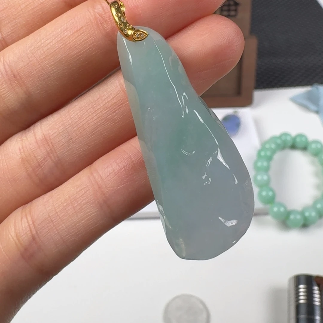 翡翠18K金镶嵌颈饰