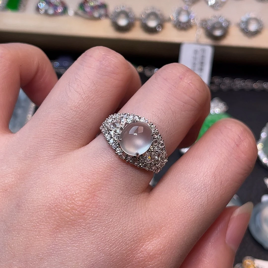 翡翠18K金镶嵌戒指蛋面