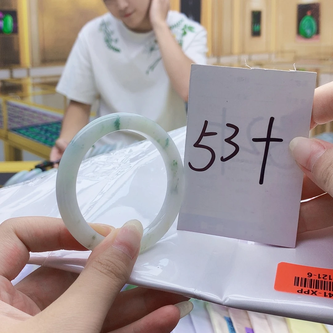 翡翠手镯未镶嵌0988……