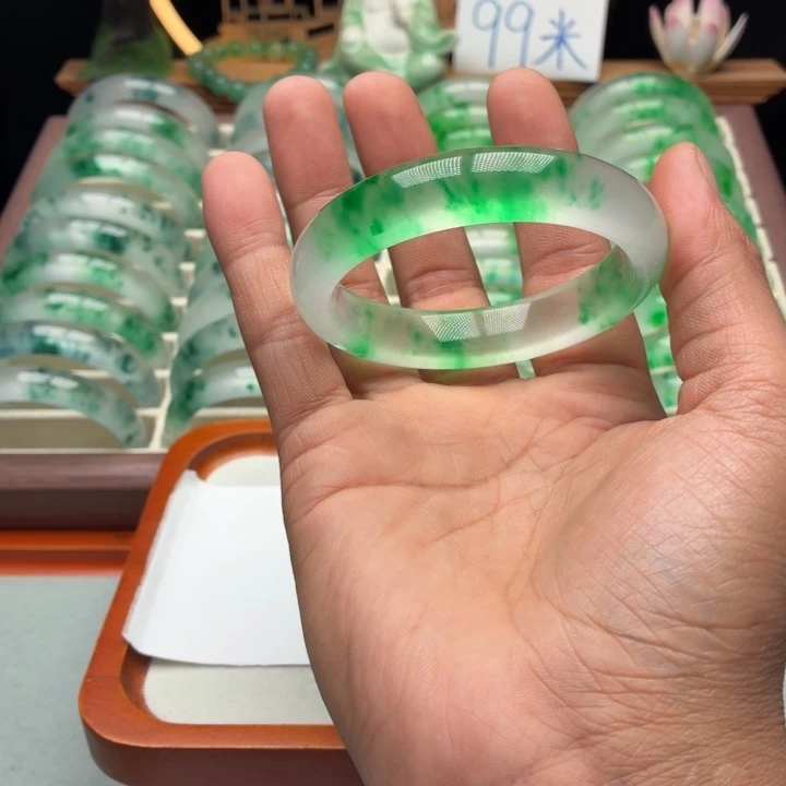 军***证石英质玉未镶嵌手镯