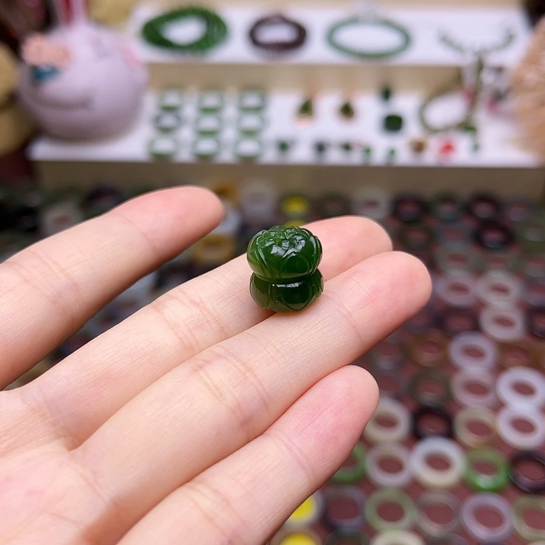 和田玉戒指未镶嵌碧玉