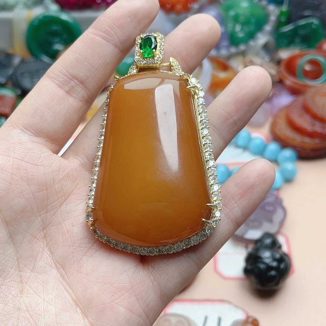 玛瑙/玉髓颈饰合金红**宝