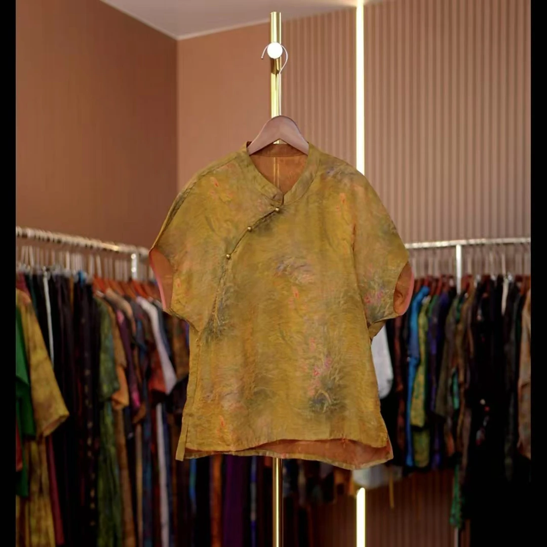 01百媚-新中式国风金黄铜扣斜襟短袖上衣0483