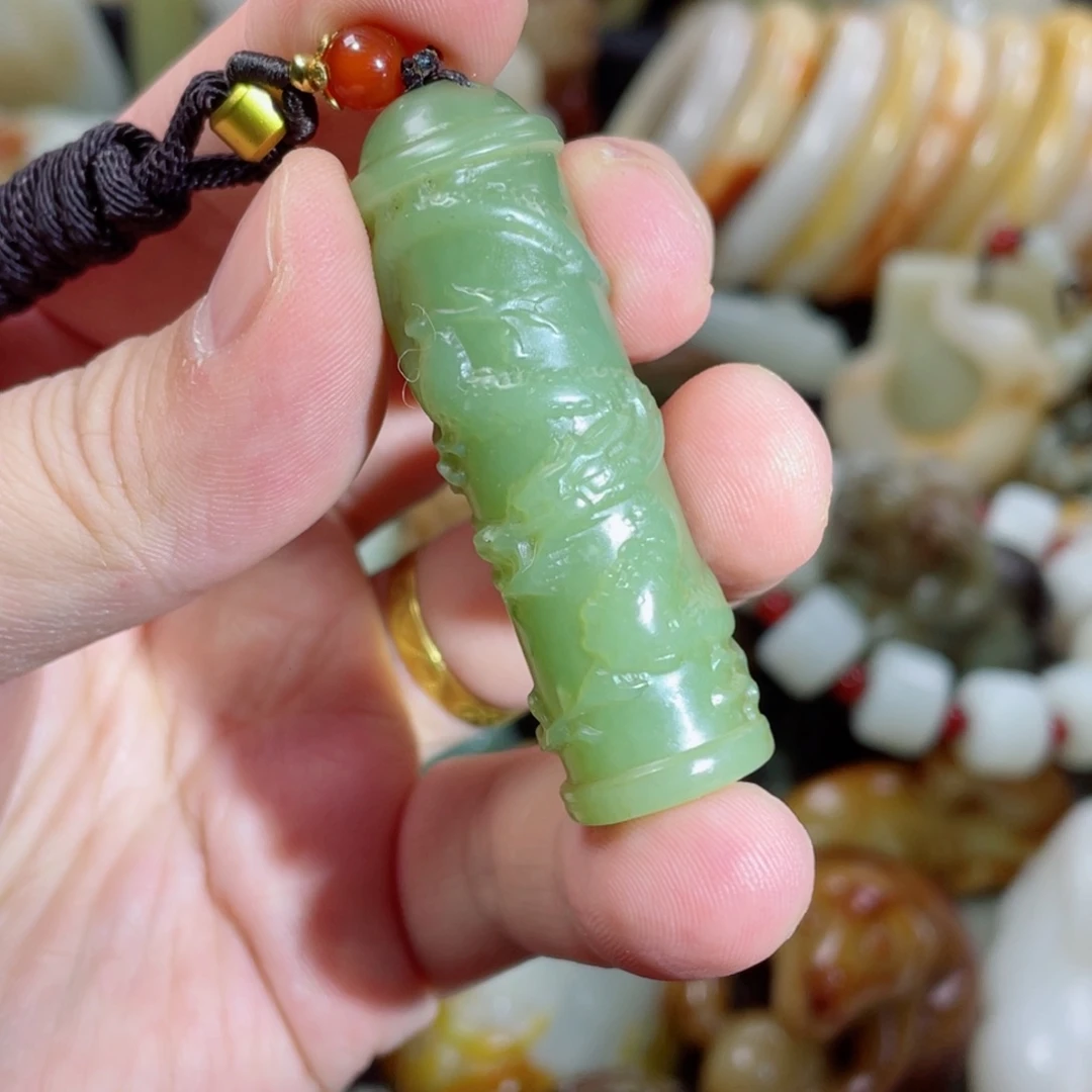 和田玉未镶嵌把件