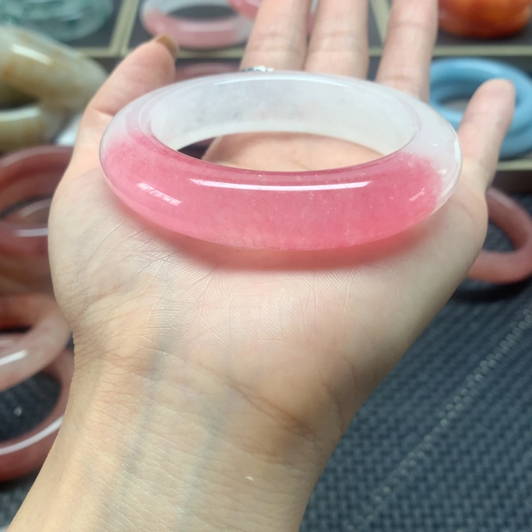 *****未镶嵌手镯石英岩玉