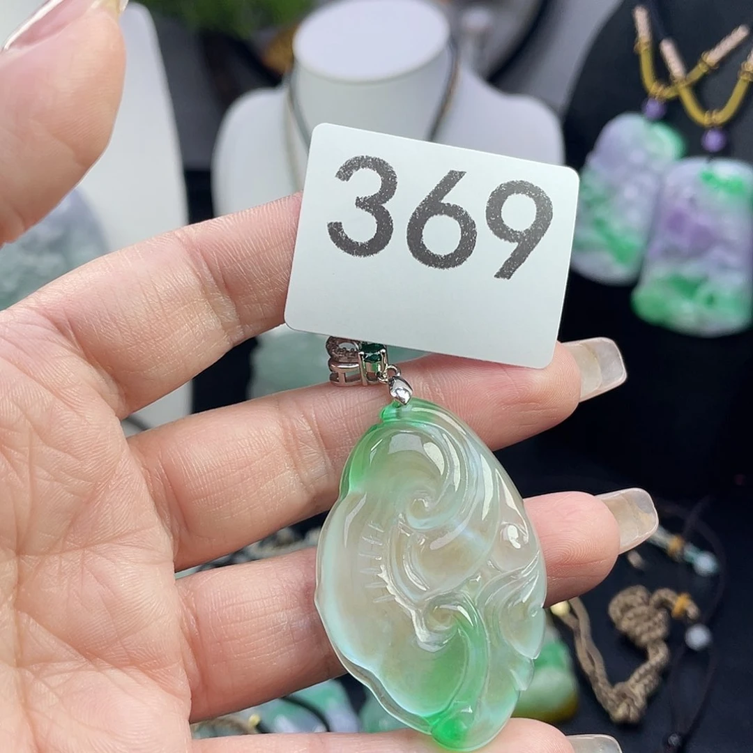 翡翠未镶嵌吊坠(赠链)