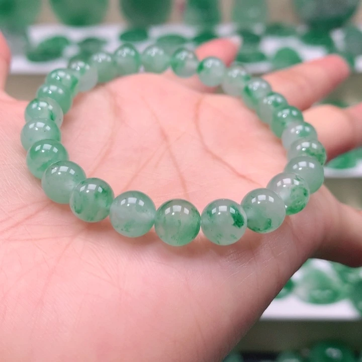 颈饰未镶嵌石英质玉