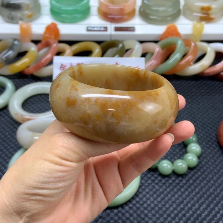 石英岩玉未镶嵌手镯