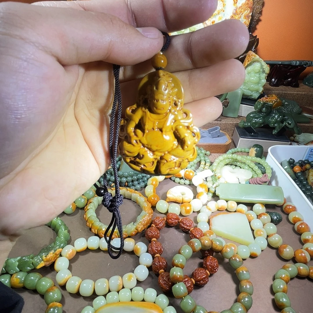 透闪石质玉未镶嵌珠宝奇石