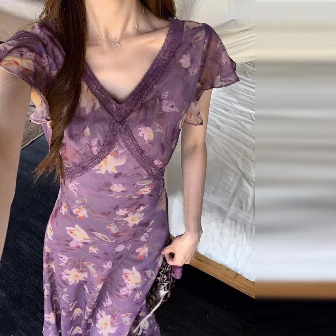 紫色碎花V领小飞袖连衣裙子女2025夏季新款海边度假法式气质长裙