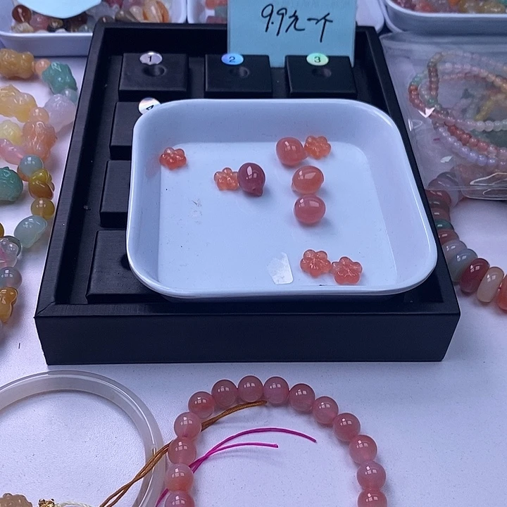 玛瑙/玉髓雕刻件未镶嵌温***?