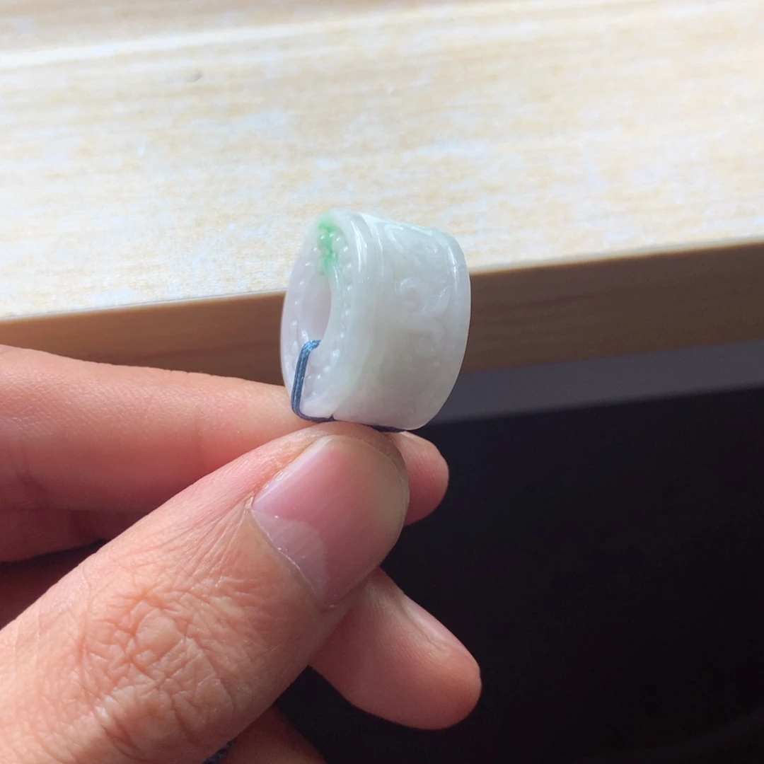翡翠颈饰未镶嵌吊坠