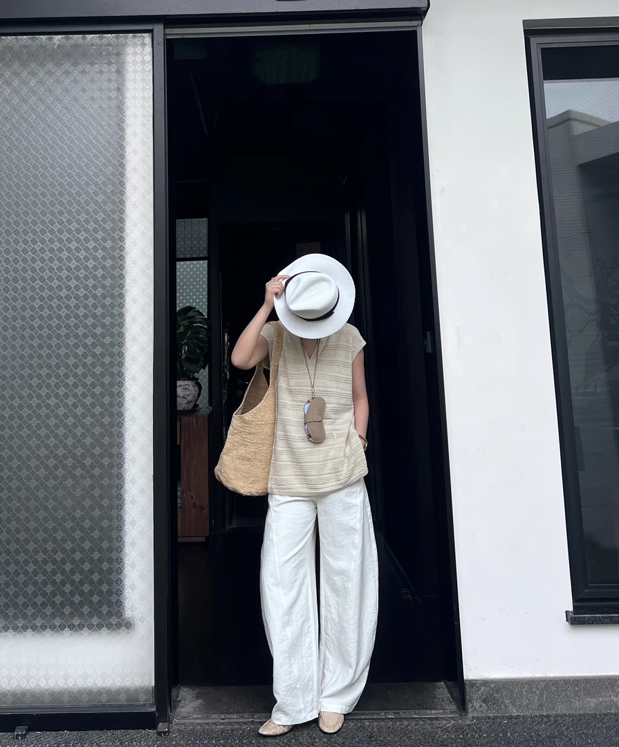 【纯纯女装】SEER CHUN高品质极简拼接V领镂空上衣 52174