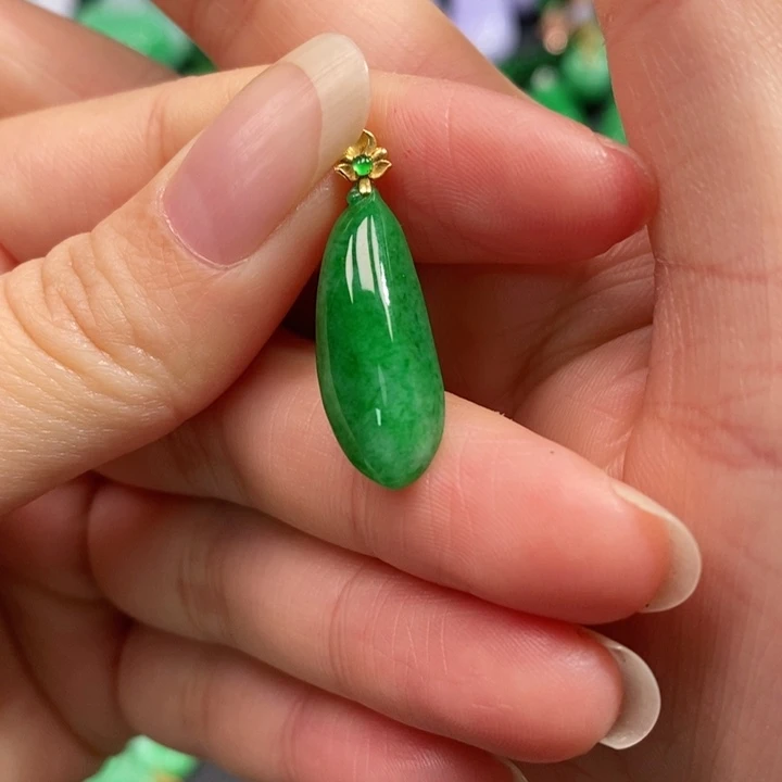 颈饰未镶嵌翡翠吊坠