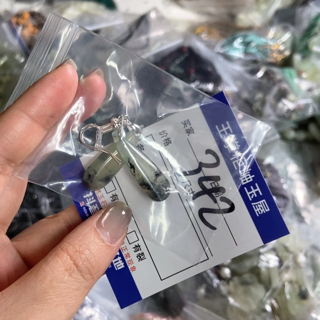 岫玉未镶嵌吊坠吊坠