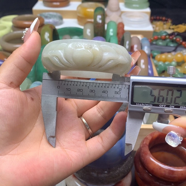 未镶嵌手镯石英质玉