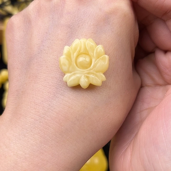 琥珀未镶嵌颈饰琥珀