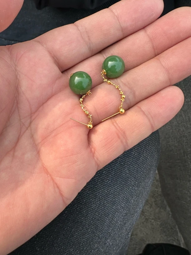 18  k 金镶嵌的耳饰碧玉卡 12 的