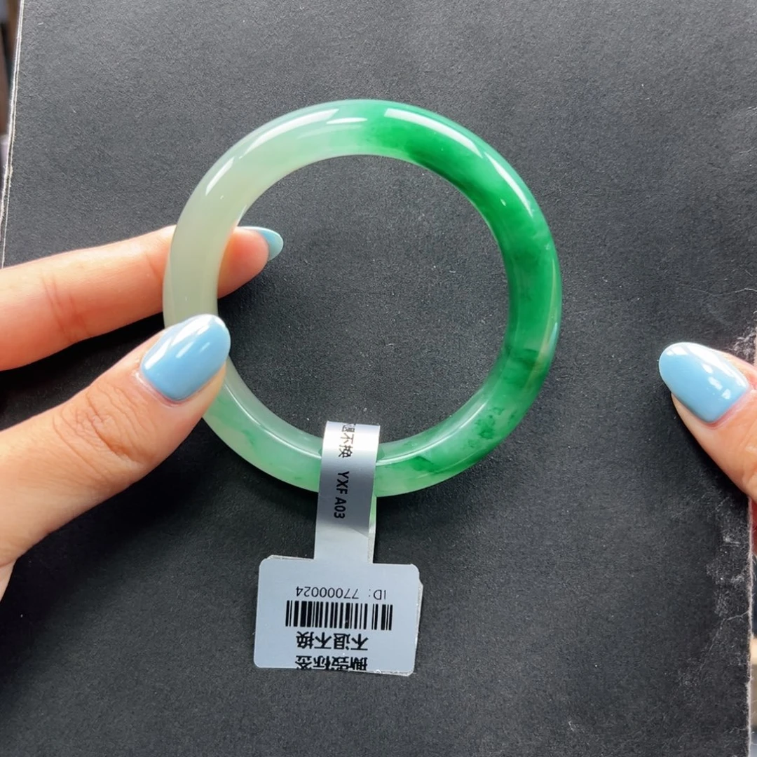 石英质玉未镶嵌手镯+周周54.5