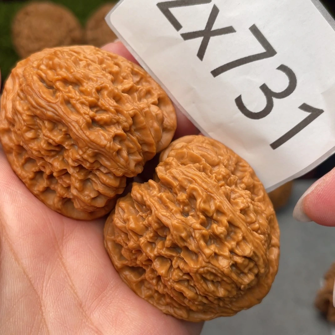 文玩核桃把件红皮满肉南疆石43