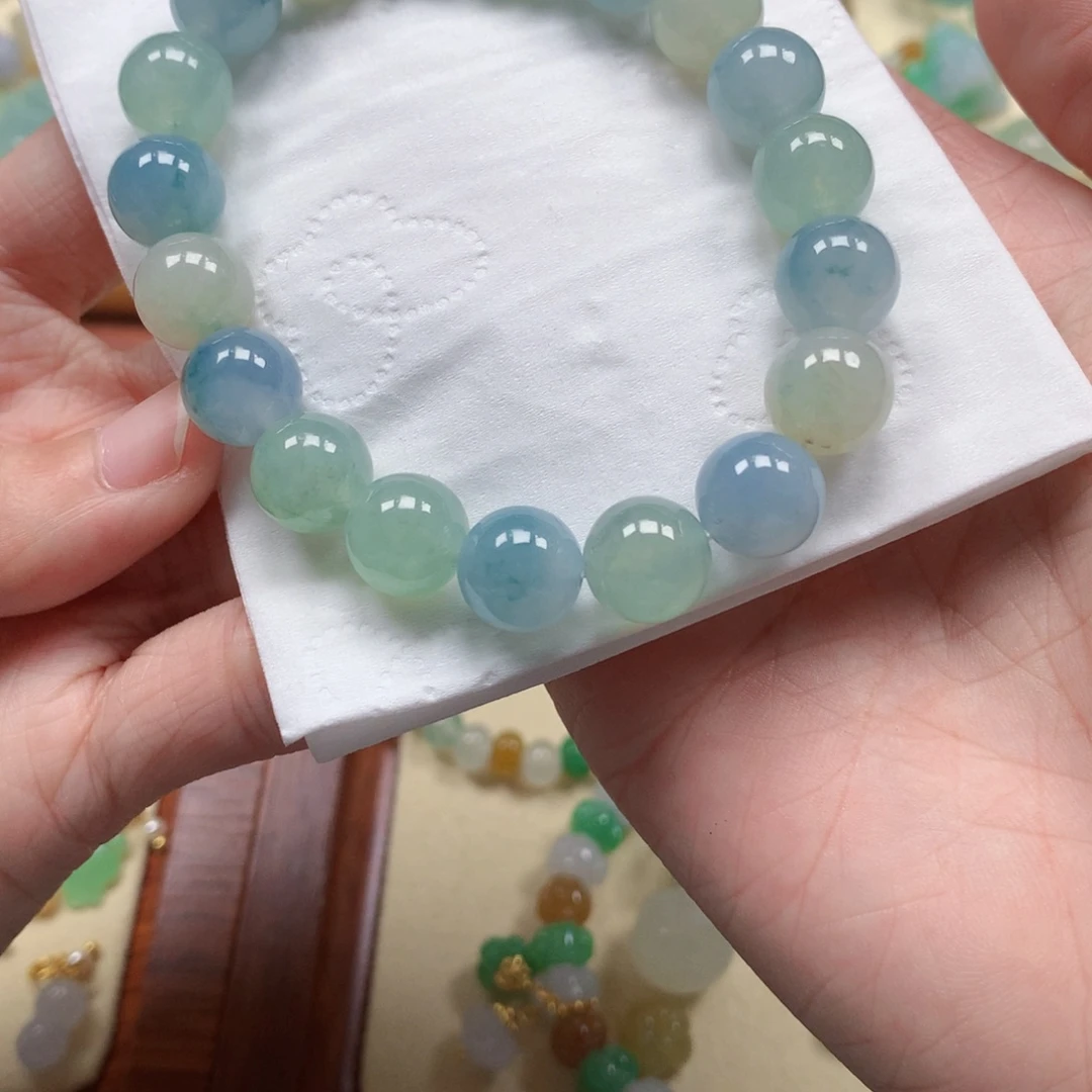 翡翠未镶嵌颈饰是