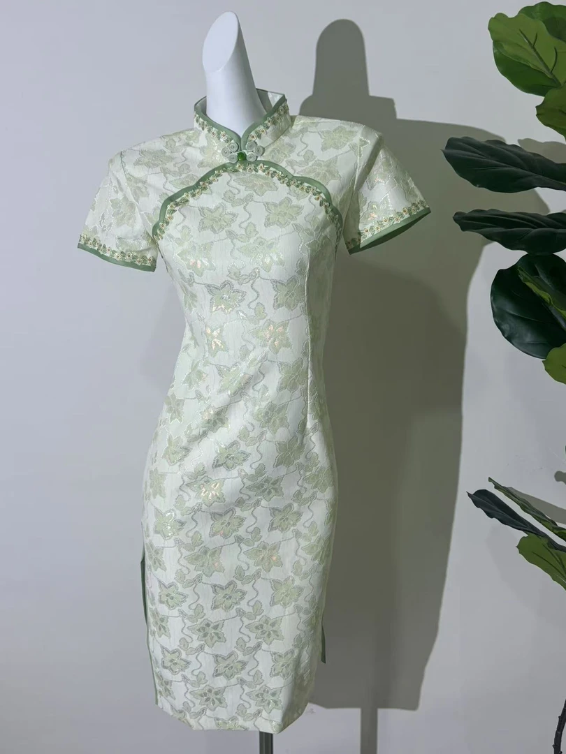 0081 绿色三耳扣（烟岚）蕾丝 旗袍