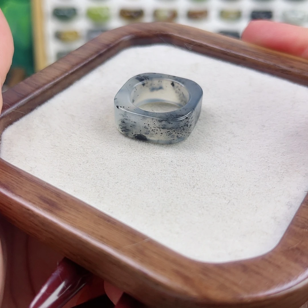 蛇纹石玉未镶嵌戒指15.94