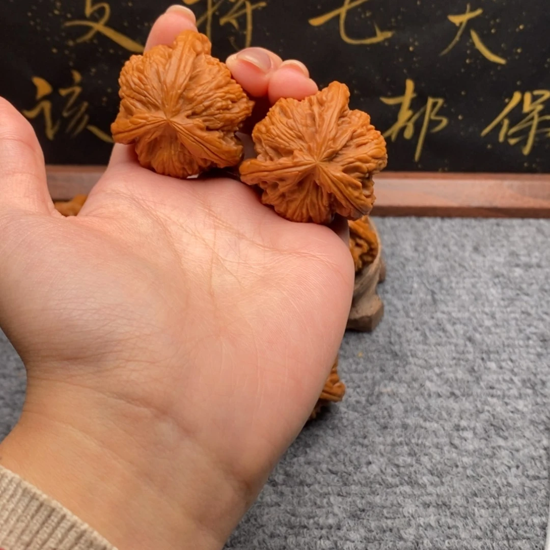 【闪购商品】吊坠文玩核桃暴**士
