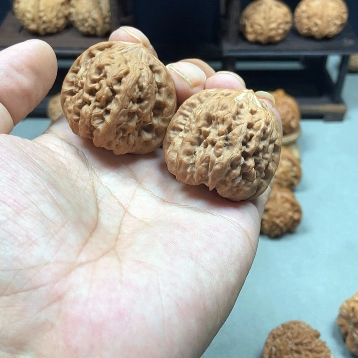 文玩核桃吊坠平谷凹底