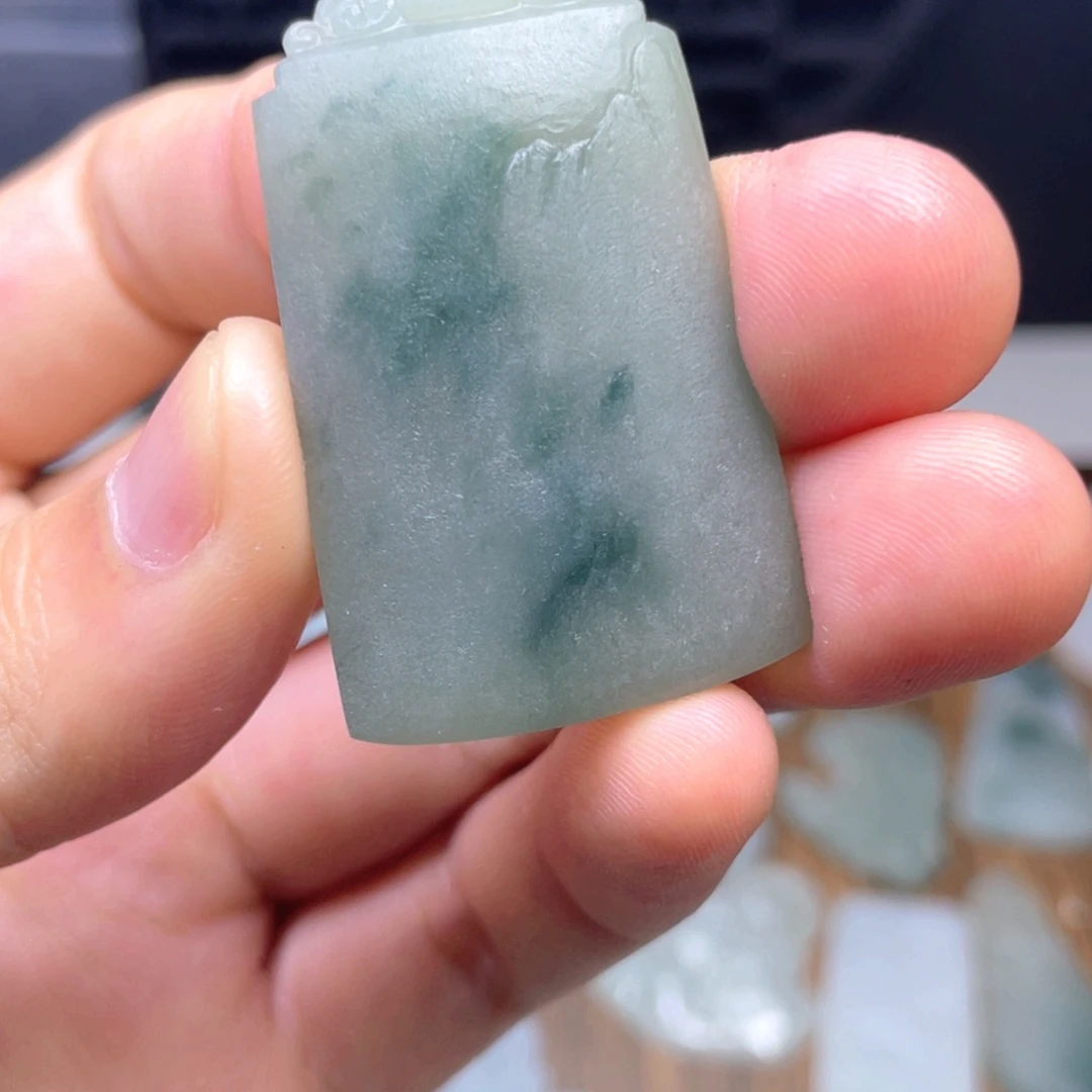 定制翡翠未镶嵌飘花无事牌