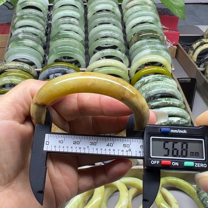 蛇纹石玉未镶嵌手镯92