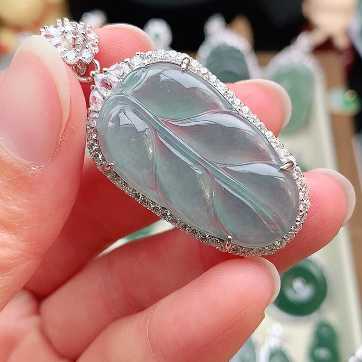 颈饰银S925镶嵌翡翠吊坠