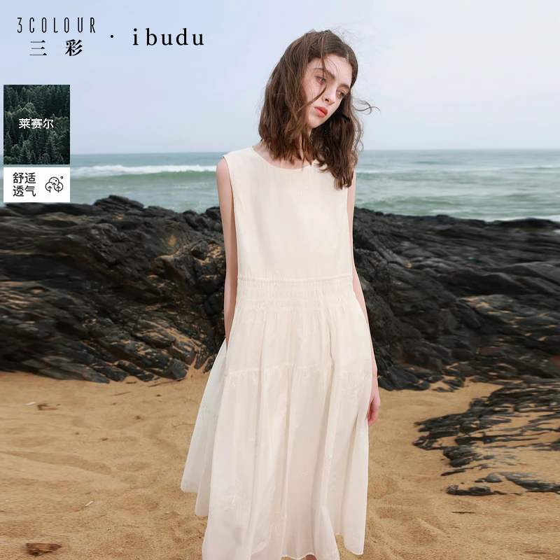 三彩ibudu2025夏季新款度假风莱赛尔绣花连衣裙圆领无袖大摆裙女