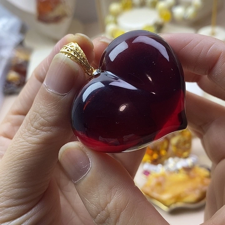 琥珀未镶嵌颈饰血珀吊坠