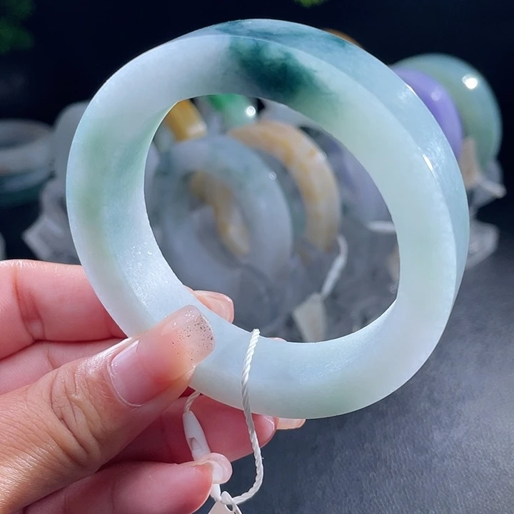 定制翡翠未镶嵌翡翠手镯