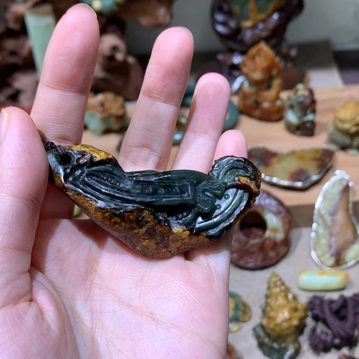 未镶嵌岫岩河磨玉(透闪石质玉)挂件
