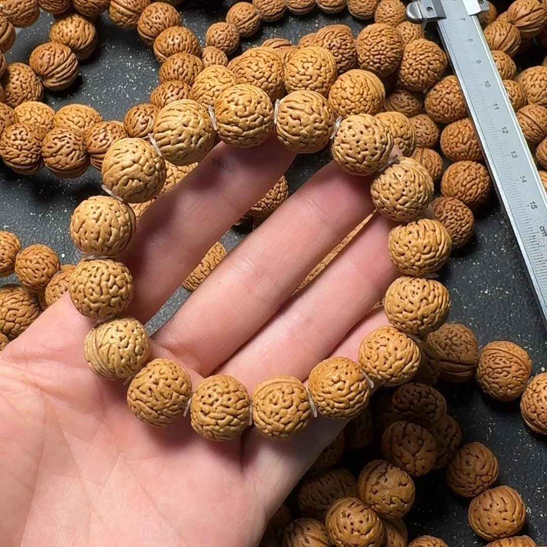 ****田桃核吊坠金刚纹手串