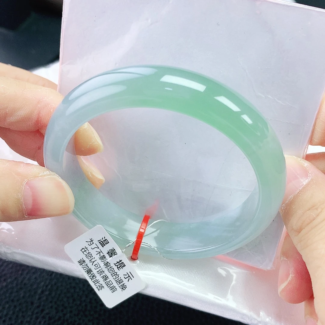 翡翠手镯未镶嵌54圈