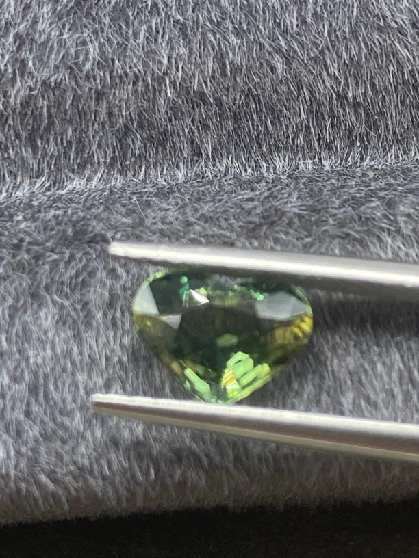 天然无烧马达加斯加心形蓝宝石1.3克拉