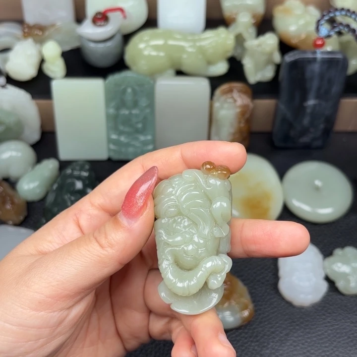 颈饰未镶嵌和田玉