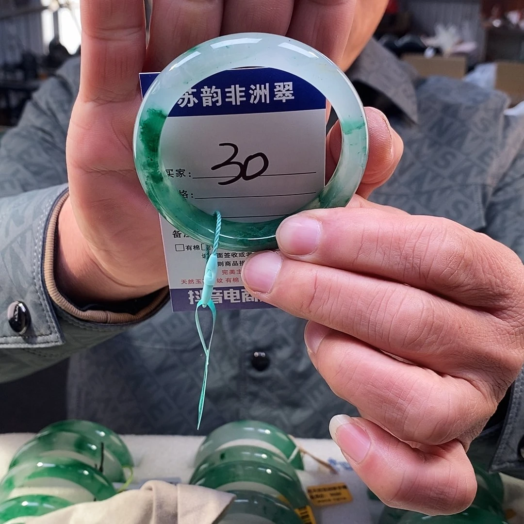 石英质玉（非洲翠）未镶嵌手镯