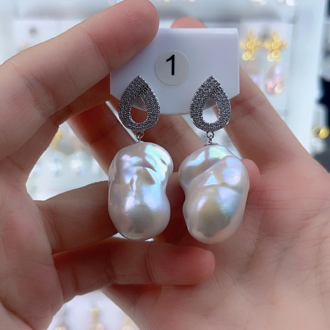 屈***米未镶嵌淡水珍珠耳饰