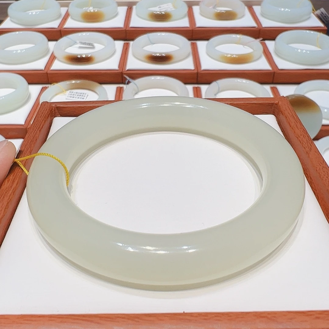 和田玉未镶嵌手镯圆条蜂蜜水